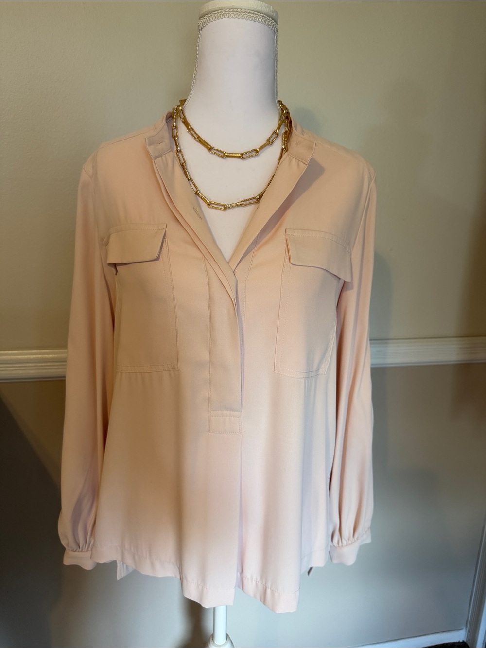 White House Black Market Blush Split V-Neck Pocket Blouse